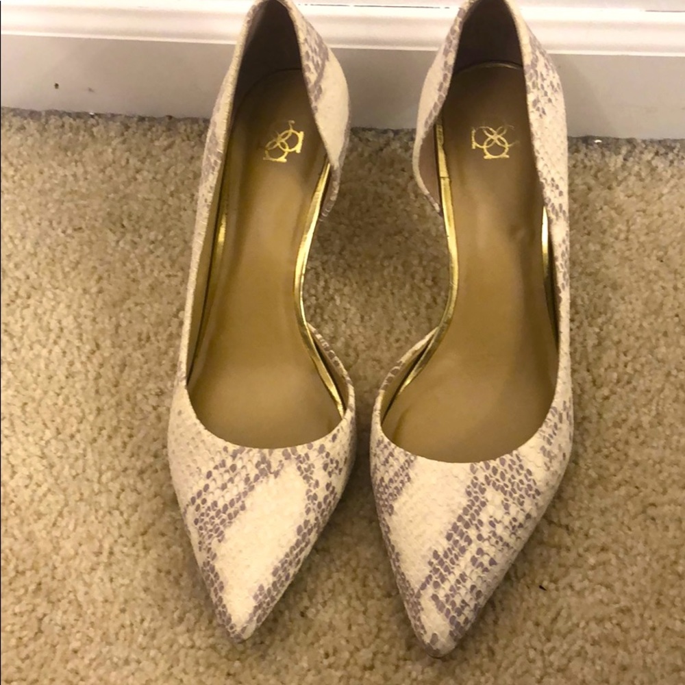 Ann Taylor kitten heel